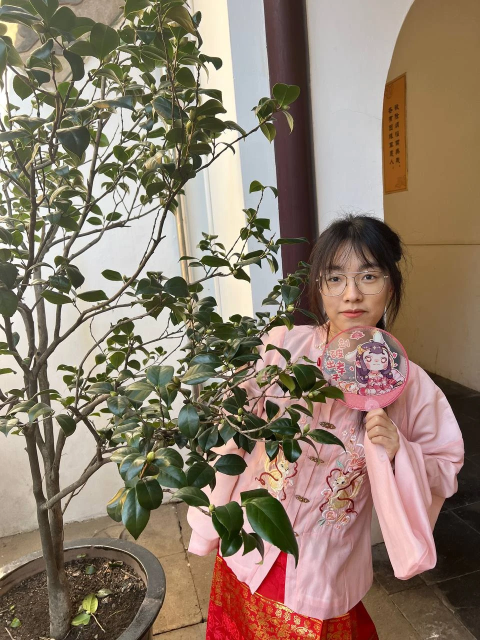 黑框眼镜清纯文静女孩【27P/8V/316MB】 预览图 1